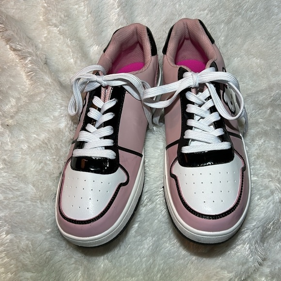 Hello Kitty by Sanrio Women’s Pink Casual Court Sneakers Size 11 NWOT - Picture 5 of 10